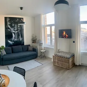 Sleep - Black And White Modern Flat With Cityview Apartment Antwerpen